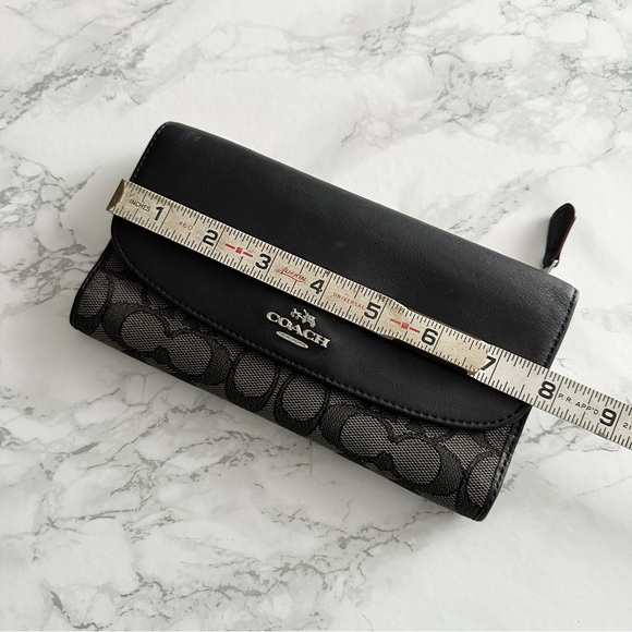 25. Coach Signature Outline Black Leather Envelope Trifold Wallet Card Holder - Picture 13 of 14